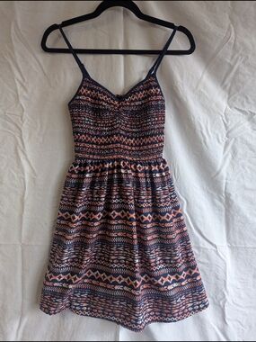 XS Navy and Coral Patterned Smocked Minidress